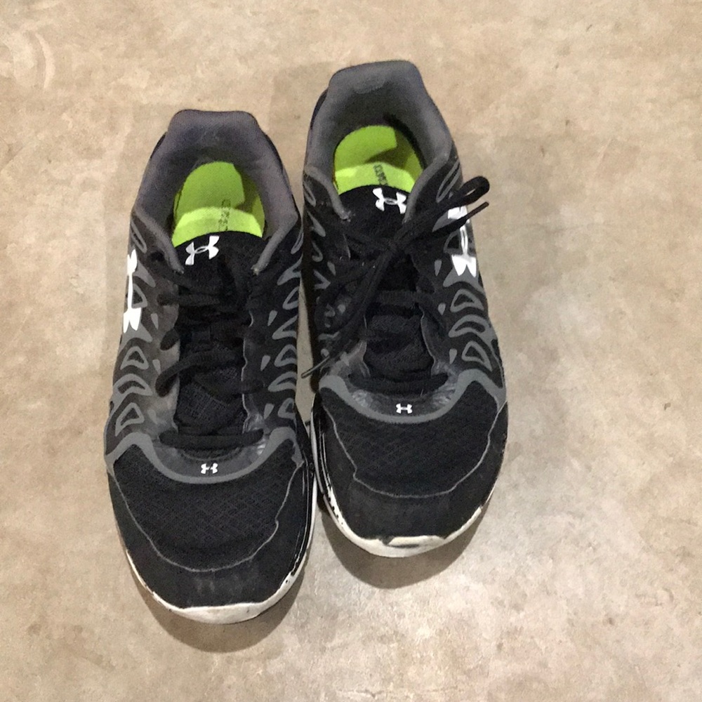 Men’s Size 10.5 Under Armour Micro G Tennis Shoes